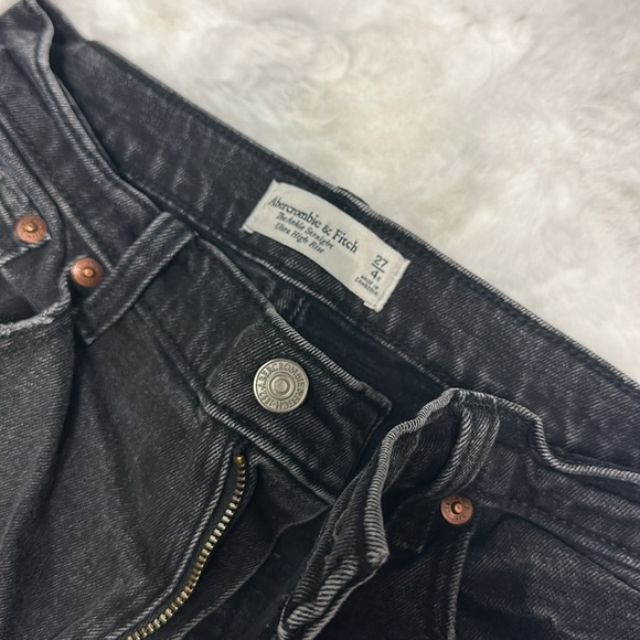 Abercrombie & Fitch the ankle straight ultra high rise jean - Picture 2 of 3